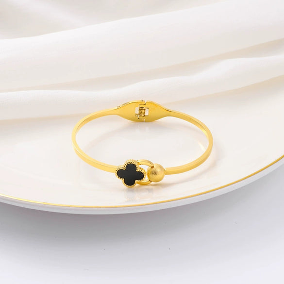 Wholesale Titanium Steel Fourleaf Clover Bracelet Electroplated Simple Fashion For Women