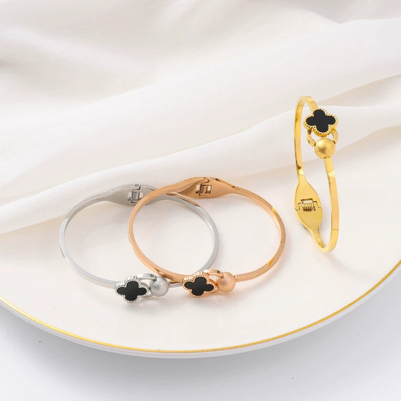 Wholesale Titanium Steel Fourleaf Clover Bracelet Electroplated Simple Fashion For Women