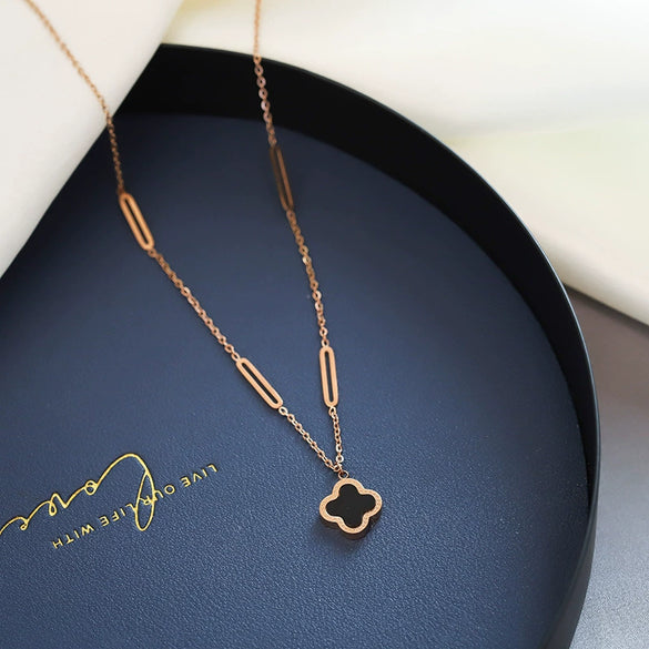 Wholesale Titanium Steel Fourleaf Clover Geometric Style Electroplated Female Necklace