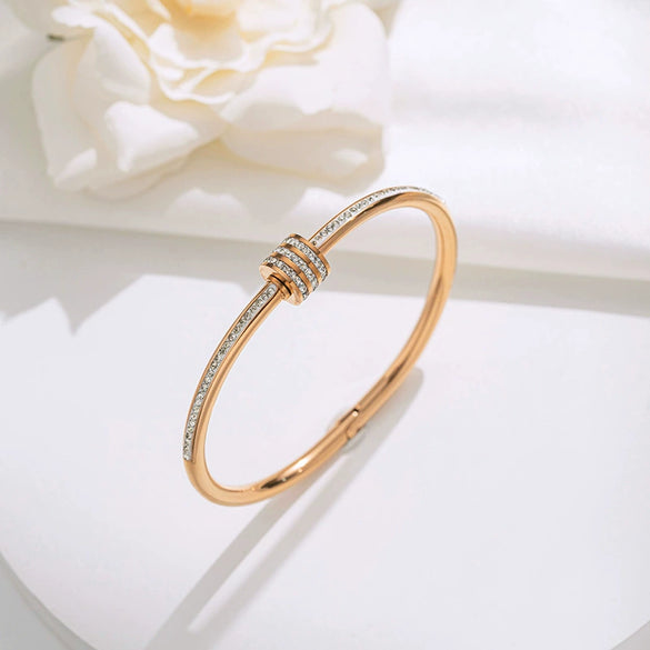 Wholesale Titanium Steel Fourleaf Clover Seiko Bracelet For Girls