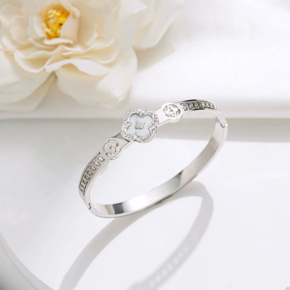 Wholesale Titanium Steel Fourleaf Clover Seiko Bracelet For Girls