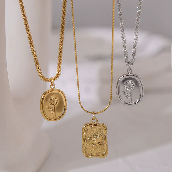 Wholesale Titanium Steel French Retro Light Luxury Square Sunflower Pendant Necklace For Women With Electroplating Treatment And Water Wave Chain