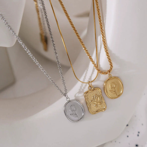 Wholesale Titanium Steel French Retro Light Luxury Square Sunflower Pendant Necklace For Women With Electroplating Treatment And Water Wave Chain