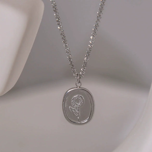 Wholesale Titanium Steel French Retro Light Luxury Square Sunflower Pendant Necklace For Women With Electroplating Treatment And Water Wave Chain