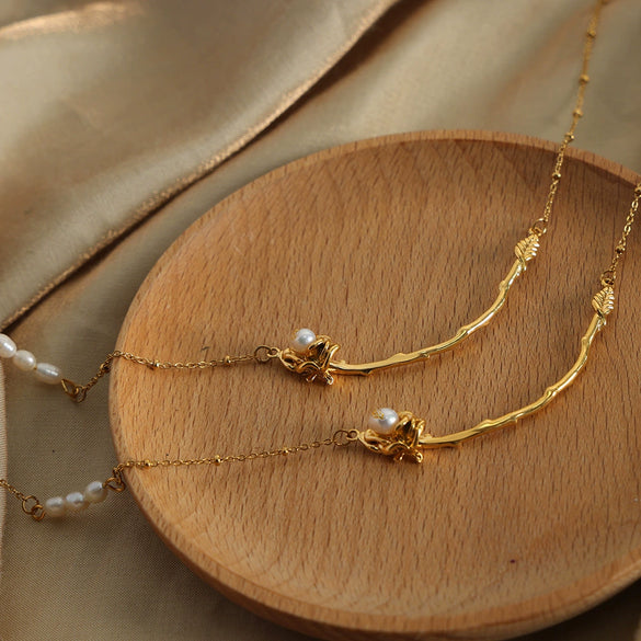 Wholesale Titanium Steel Freshwater Pearl Clavicle Chain Necklace With Flower Pattern And Gold Plated Electroplating For Women