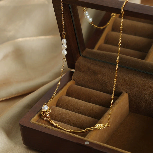 Wholesale Titanium Steel Freshwater Pearl Clavicle Chain Necklace With Flower Pattern And Gold Plated Electroplating For Women
