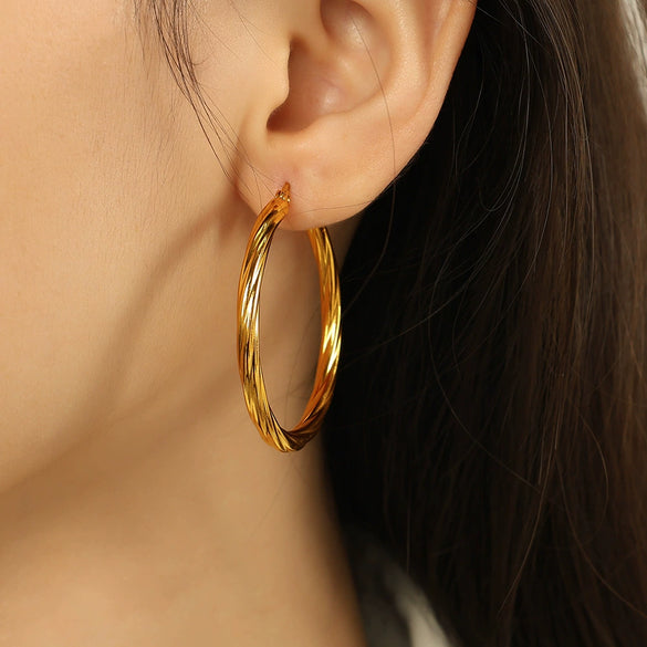 Wholesale 316L Stainless Steel Geometric Circle Electroplated Earrings For Women Retro Fashion Style