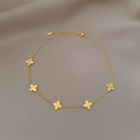 Wholesale Titanium Steel Geometric Clover Laser Electroplated Unisex Clavicle Necklace