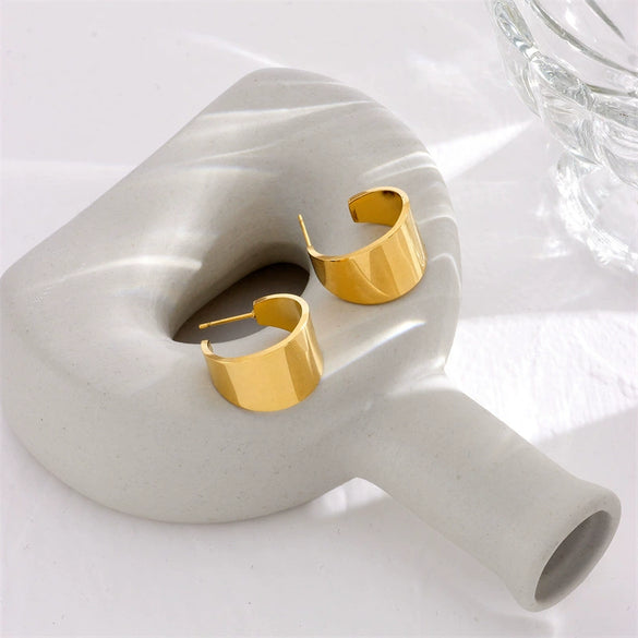 Wholesale Titanium Steel Geometric Cshaped Electroplated Women's Ear Studs In Simple Cold Style