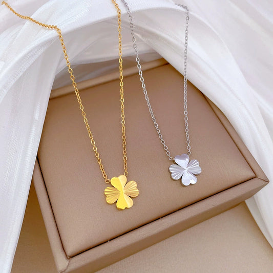 Wholesale Stainless Steel Geometric Electroplated Unisex Lucky Grass Design Clavicle Necklace