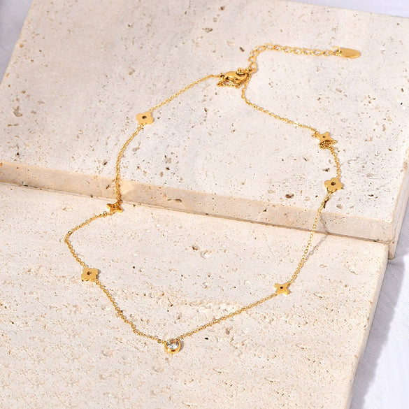 Wholesale Titanium Steel Geometric Fourcorner Star Flower Necklace With Vacuum Plating For Women