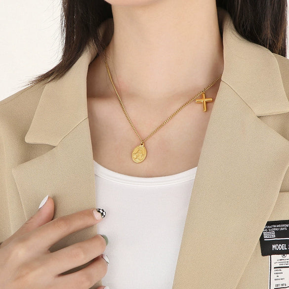 Wholesale Titanium Steel Geometric Oval Commemorative Coin Cross Goldplated Women's Clavicle Chain Jewelry
