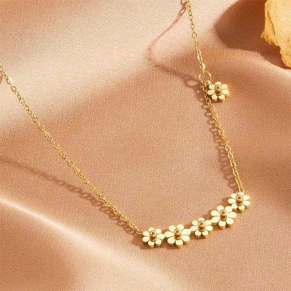 Wholesale Titanium Steel Geometric Pattern Ball Chrysanthemum Pendant Bracelet For Women Light Luxury Retro Style Electroplated Nonfading