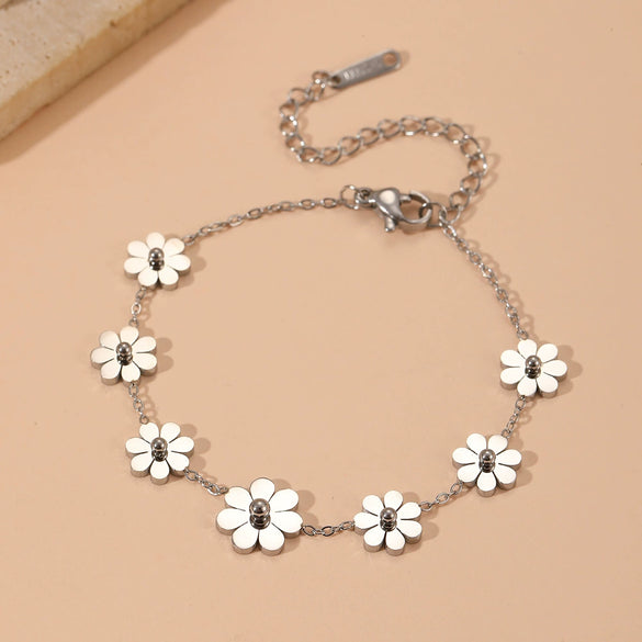 Wholesale Titanium Steel Geometric Pattern Ball Chrysanthemum Pendant Bracelet For Women Light Luxury Retro Style Electroplated Nonfading