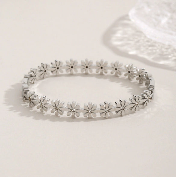 Wholesale Titanium Steel Geometric Pattern Ball Chrysanthemum Pendant Bracelet For Women Light Luxury Retro Style Electroplated Nonfading