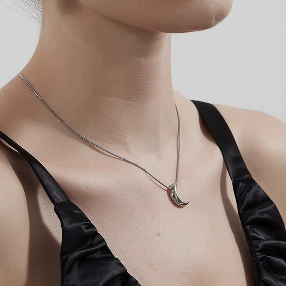 Wholesale Titanium Steel Geometric Ushaped Crescent Pendant Snake Bone Chain Necklace For Women And Men Polished Cold Style