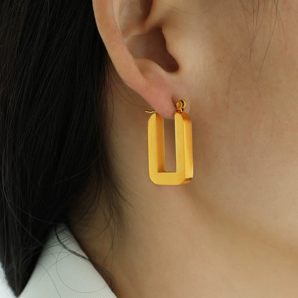 Wholesale 316L Stainless Steel Geometric Ushaped Electroplated Gold Earrings For Women Light Luxury Style