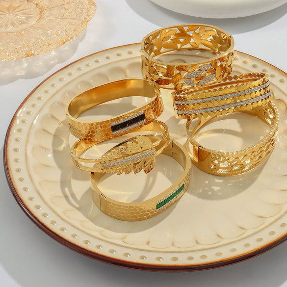 Wholesale 316L Stainless Steel Gold Plated Diamond Hollow Bracelet Jewelry With Retro Fashion Personality Design