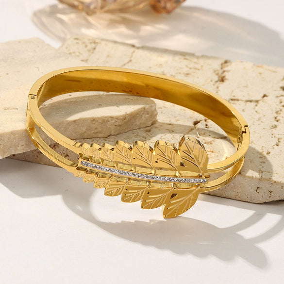 Wholesale 316L Stainless Steel Gold Plated Diamond Hollow Bracelet Jewelry With Retro Fashion Personality Design