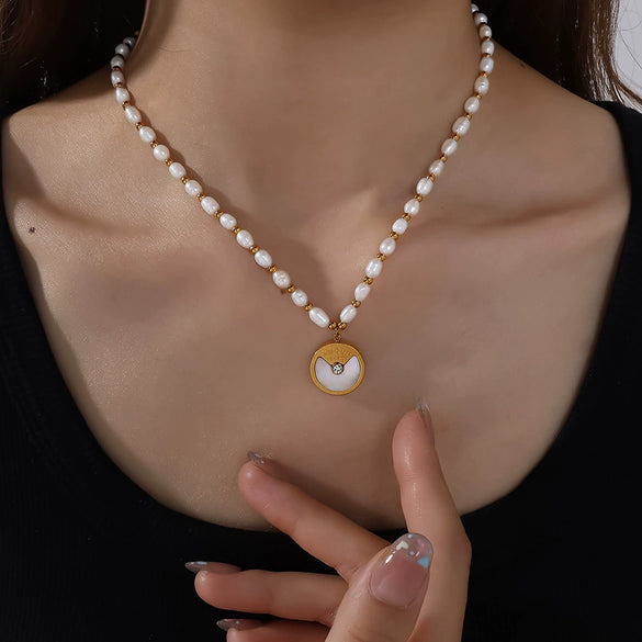 Wholesale 316L Stainless Steel Goldplated Pendant Necklace With Freshwater Pearl For Women Fashion Style
