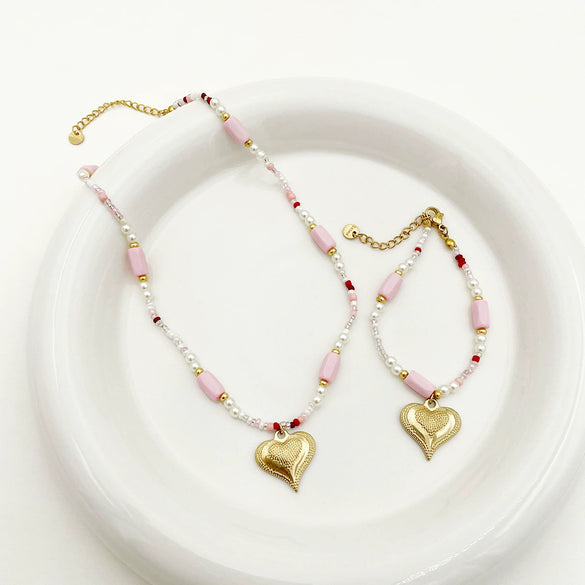 Wholesale Titanium Steel Heart Shape Embossed Necklace And Bracelet Set With Electroplating