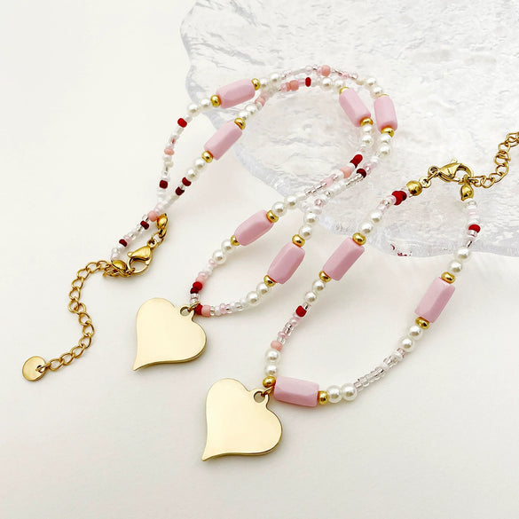 Wholesale Titanium Steel Heart Shape Embossed Necklace And Bracelet Set With Electroplating