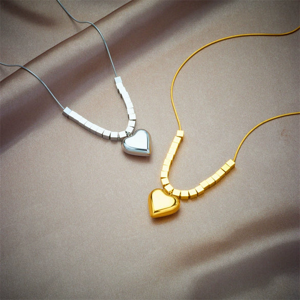 Wholesale Titanium Steel Heart Shape Pendant Necklace With Electroplating Treatment For Women