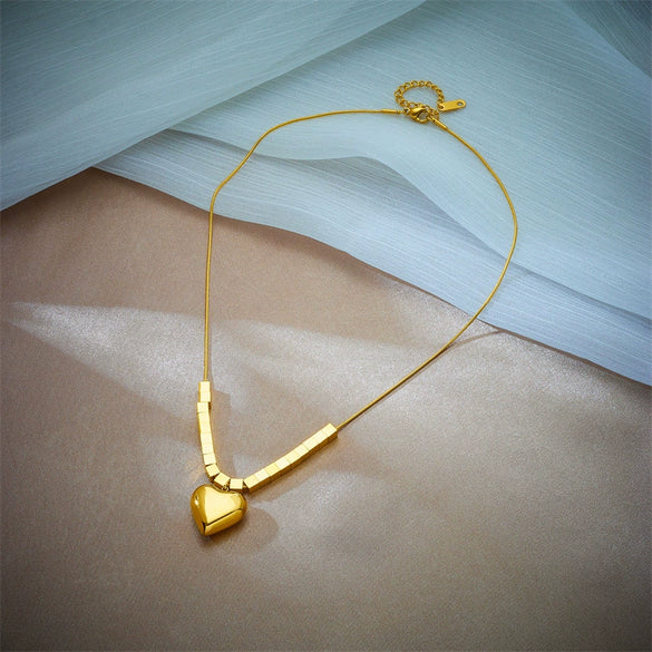 Wholesale Titanium Steel Heart Shape Pendant Necklace With Electroplating Treatment For Women