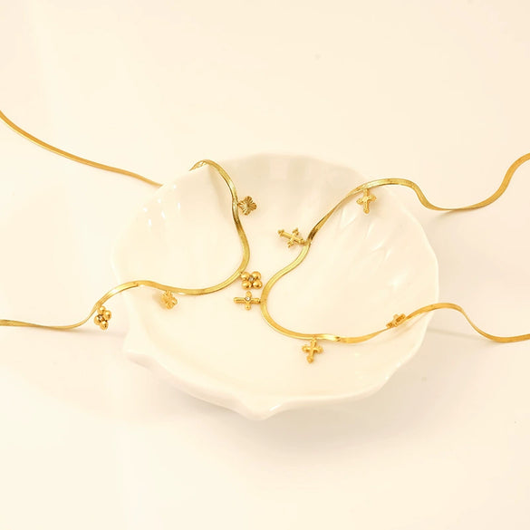 Wholesale Titanium Steel Heart Shaped 18K Gold Plated Blade Chain Necklace For Women