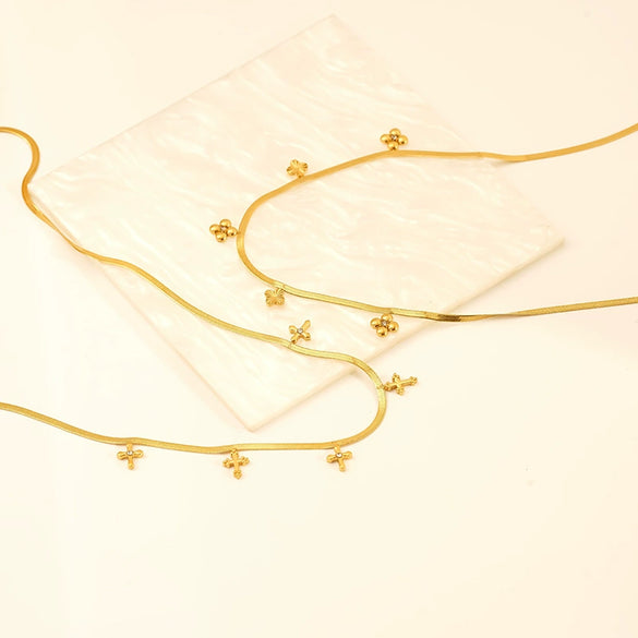 Wholesale Titanium Steel Heart Shaped 18K Gold Plated Blade Chain Necklace For Women