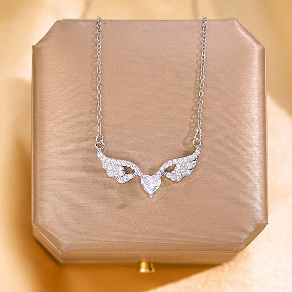 Wholesale Titanium Steel Heart Wings Diamond Micro Inlaid Pendant Necklace For Women Light Luxury Niche Design Ochain Highgrade Jewelry