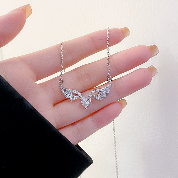 Wholesale Titanium Steel Heart Wings Diamond Micro Inlaid Pendant Necklace For Women Light Luxury Niche Design Ochain Highgrade Jewelry