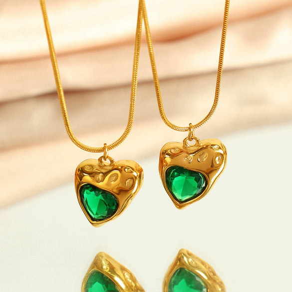 Wholesale 316L Stainless Steel Heartshaped Embossed Diamondinlaid Clavicle Chain Necklace Electroplated Women's Jewelry