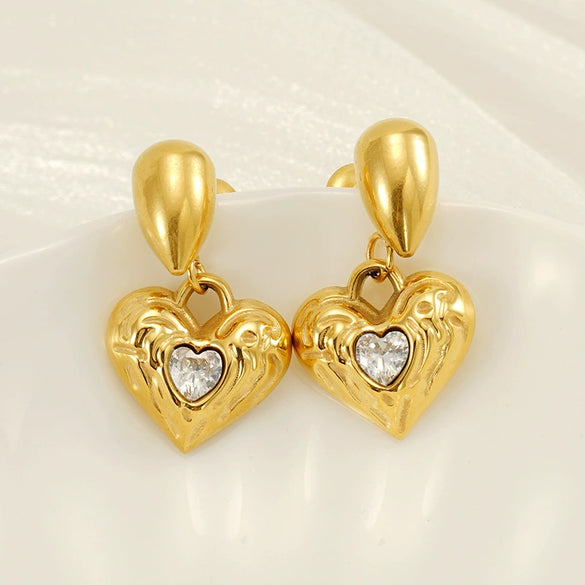 Wholesale Titanium Steel Heartshaped Vintage Earrings With Diamond Hammer Love Design And Electroplated 18K Gold Finish