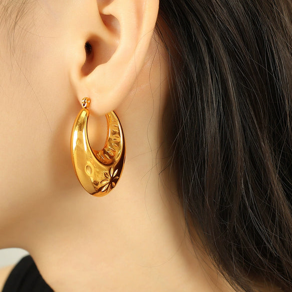 Wholesale 316L Stainless Steel Hollow Crescent Earrings With 18K Gold Plated Electroplating For Women French Retro Fashion Style