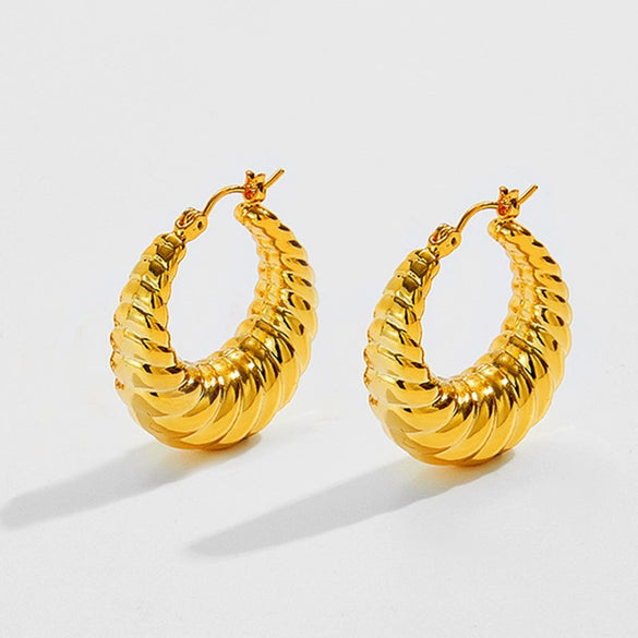 Wholesale Titanium Steel Hollow Croissant Earrings With Geometric Pattern And Vacuum Electroplating For Unisex