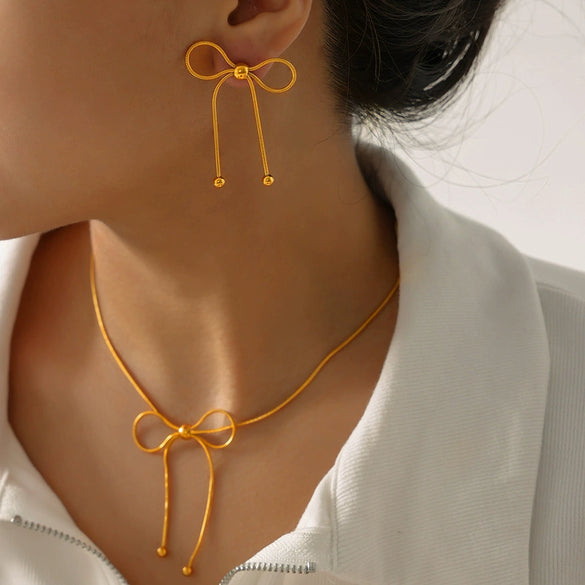 Wholesale Titanium Steel Insect Pattern Clavicle Necklace With Butterfly Design And Electroplating Process