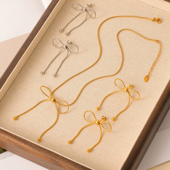 Wholesale Titanium Steel Insect Pattern Clavicle Necklace With Butterfly Design And Electroplating Process