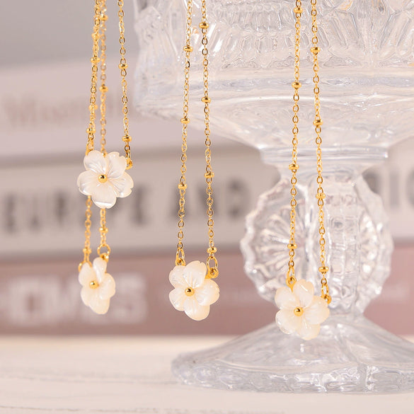Wholesale 316L Stainless Steel Jewelry Women's Cold Wind Necklace With Sea Shell Flower Pendant And Geometric Pattern Electroplated