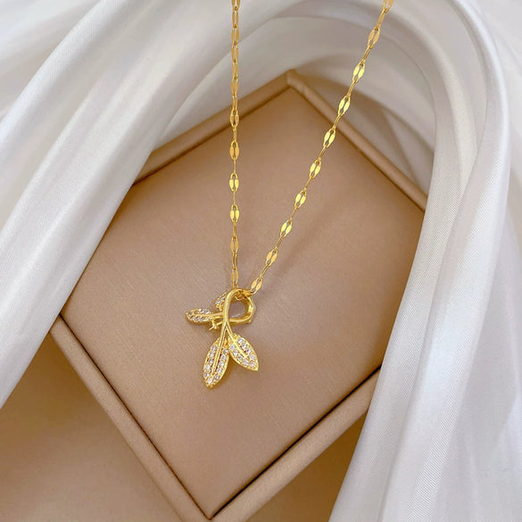 Wholesale Titanium Steel Necklace With Diamond Microinlaid And Leaf Design For Women Light Luxury And Cartoon Style