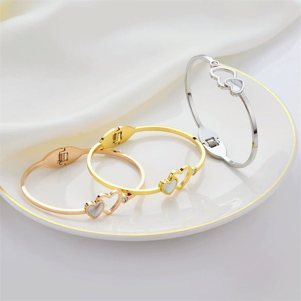 Wholesale Titanium Steel Oval Love Shaped Bracelet With Inlaid Zircon And Electroplating