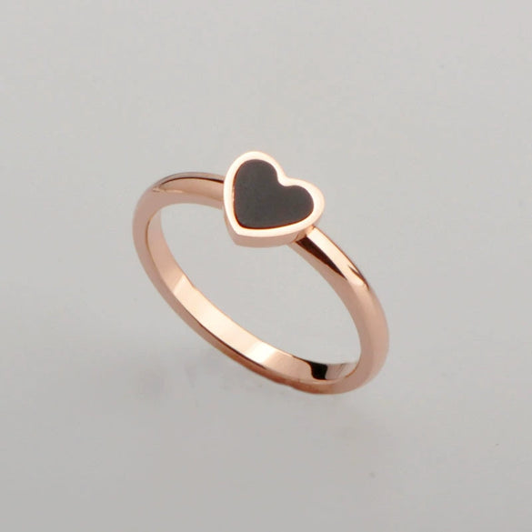 Wholesale Titanium Steel Peach Heart And Wave Shell Ring For Women With Electroplating