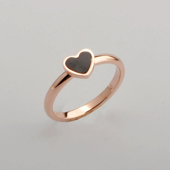 Wholesale Titanium Steel Peach Heart And Wave Shell Ring For Women With Electroplating