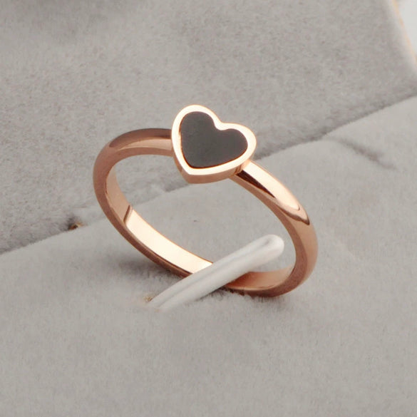 Wholesale Titanium Steel Peach Heart And Wave Shell Ring For Women With Electroplating