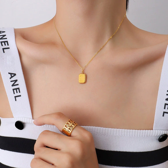 Wholesale 316L Stainless Steel Plated 18K Gold Pendant Necklace For Women With Geometric Letters Pattern And Simple Style