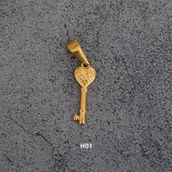 Wholesale Titanium Steel Retro Peach Heart Key Pendant Jewelry Accessory
