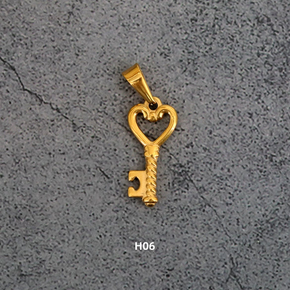 Wholesale Titanium Steel Retro Peach Heart Key Pendant Jewelry Accessory