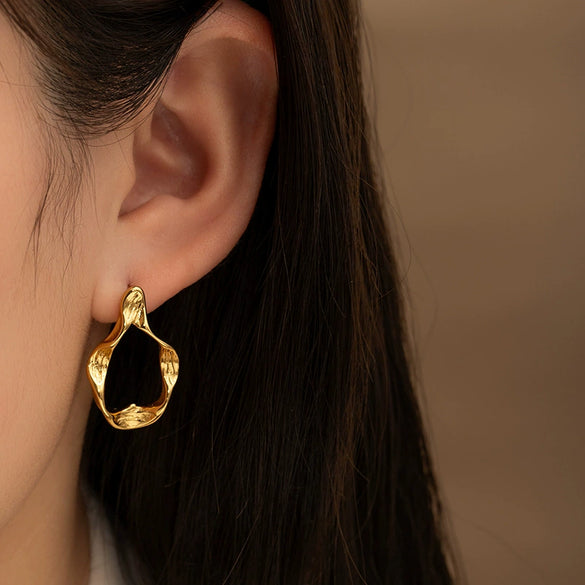 Wholesale Titanium Steel Round Wave Stud Earrings For Women Electroplated Simple Geometric Style