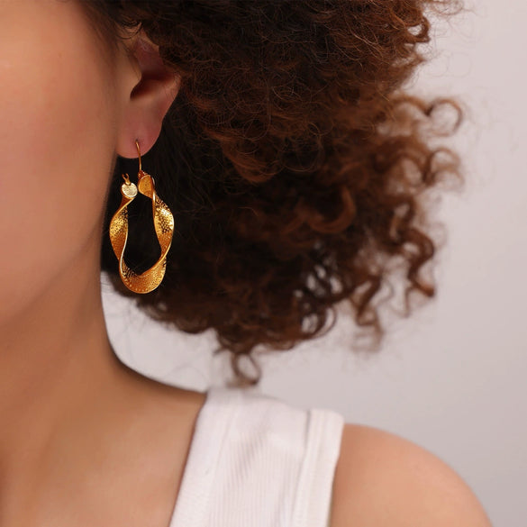 Wholesale Titanium Steel U Shaped Twisted Geometric Earrings With Electroplating For Women