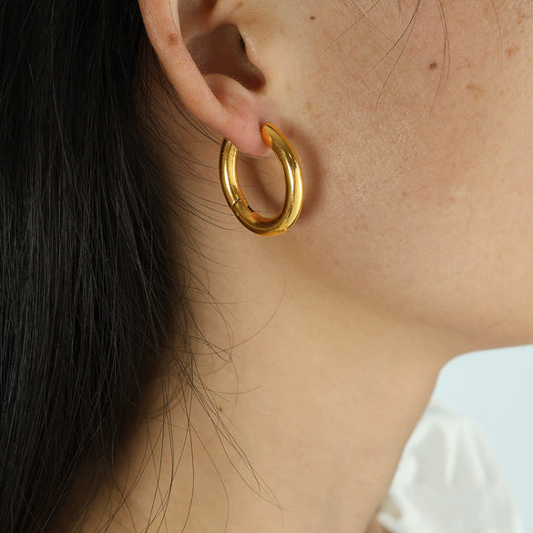 Wholesale 316L Stainless Steel Ushaped Electroplated Women's Light Luxury Earrings